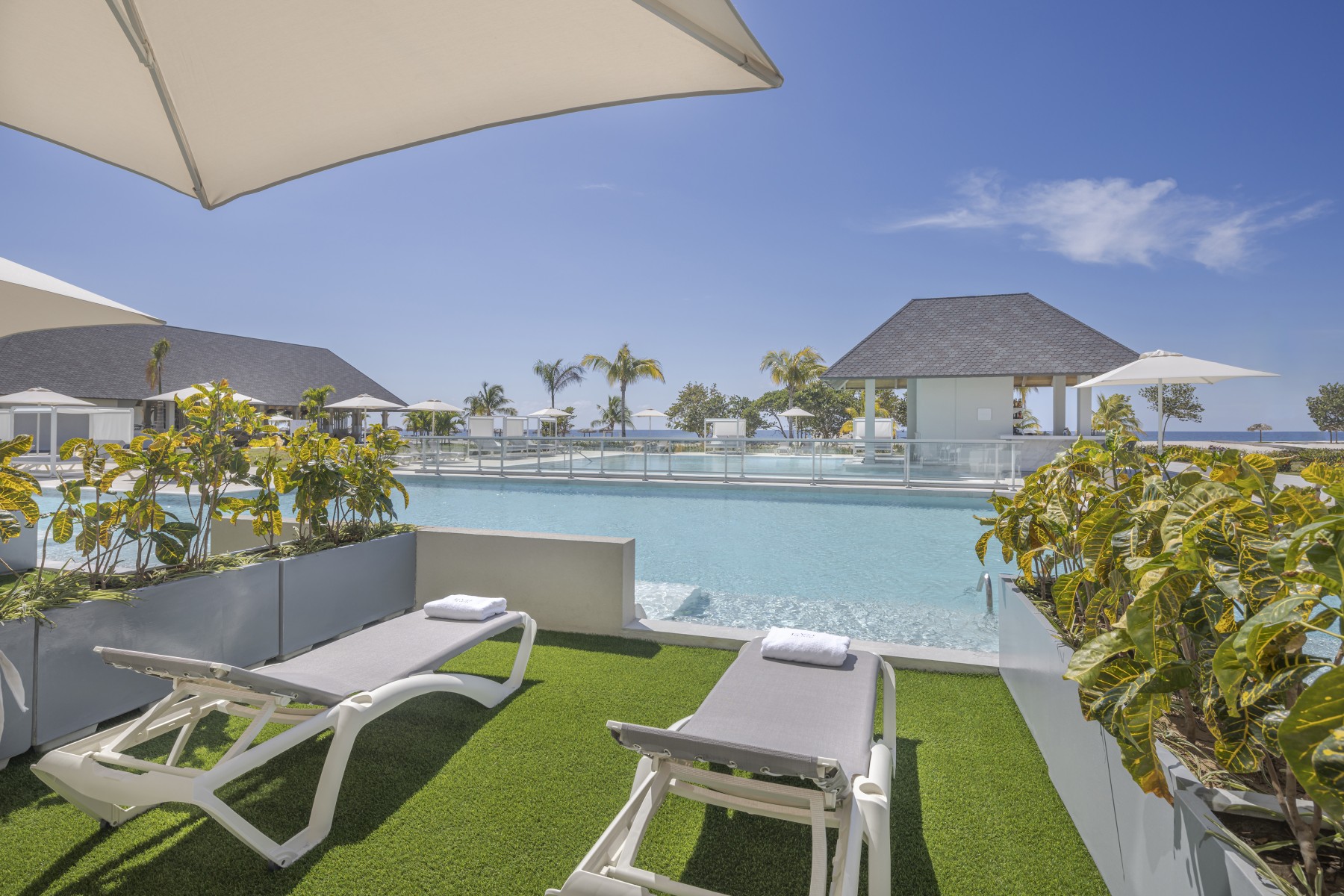 The Level Grand Premium Swim-up